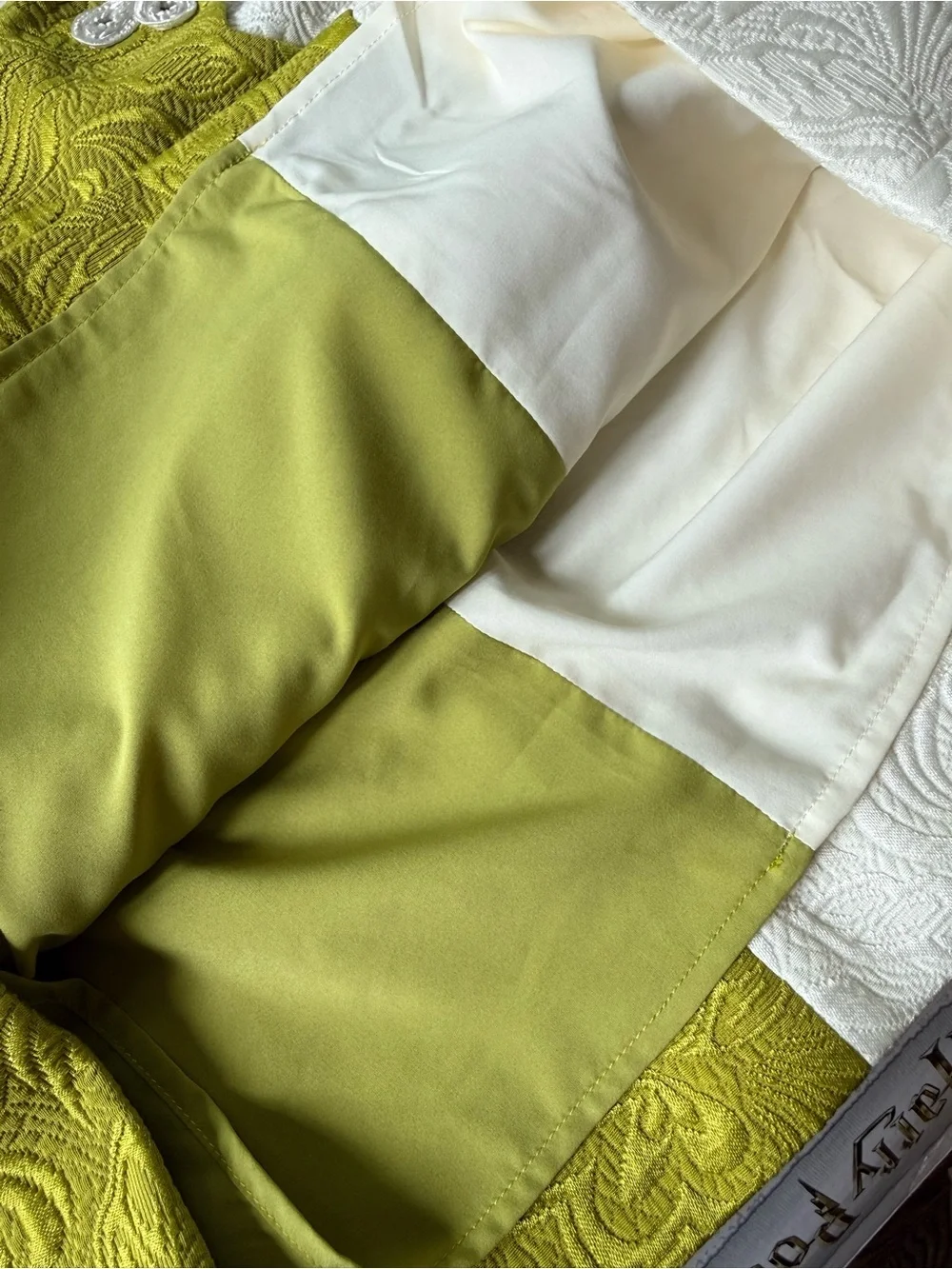 Mestiza New York Etta Crew Neck Sleeveless  green and white Scallop Top - size 6